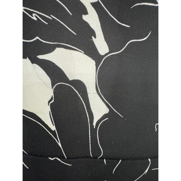 OSCAR DE LA RENTA 10 BLACK AND WHITE FLORAL STRETCH SILK SLEEVELESS SHIFT DRESS - Picture 6 of 6